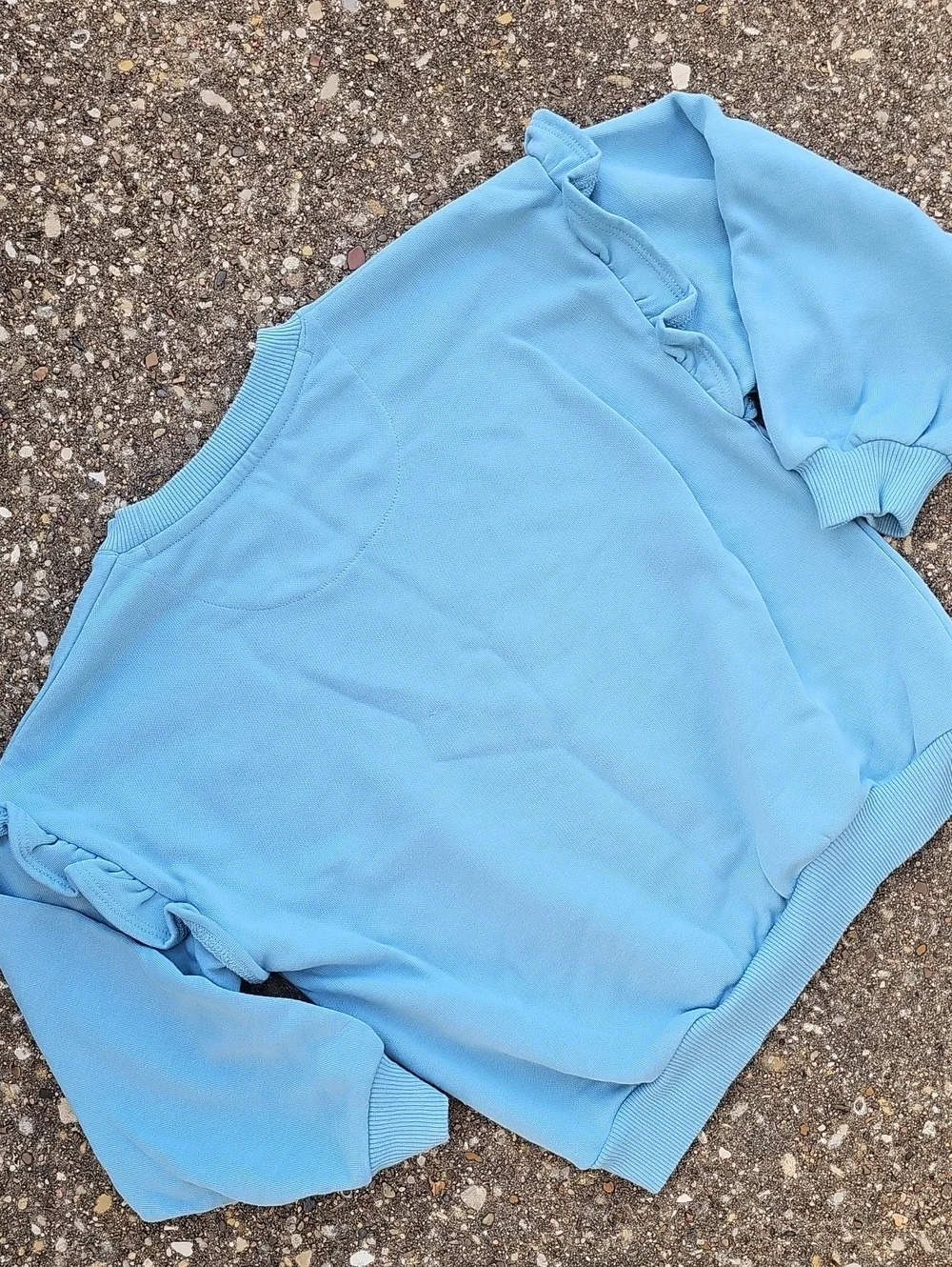 Nike Vivid Teal Blue  Ruffle-Sleeve Crewneck Sweatshirt with White Logo Girls 6X